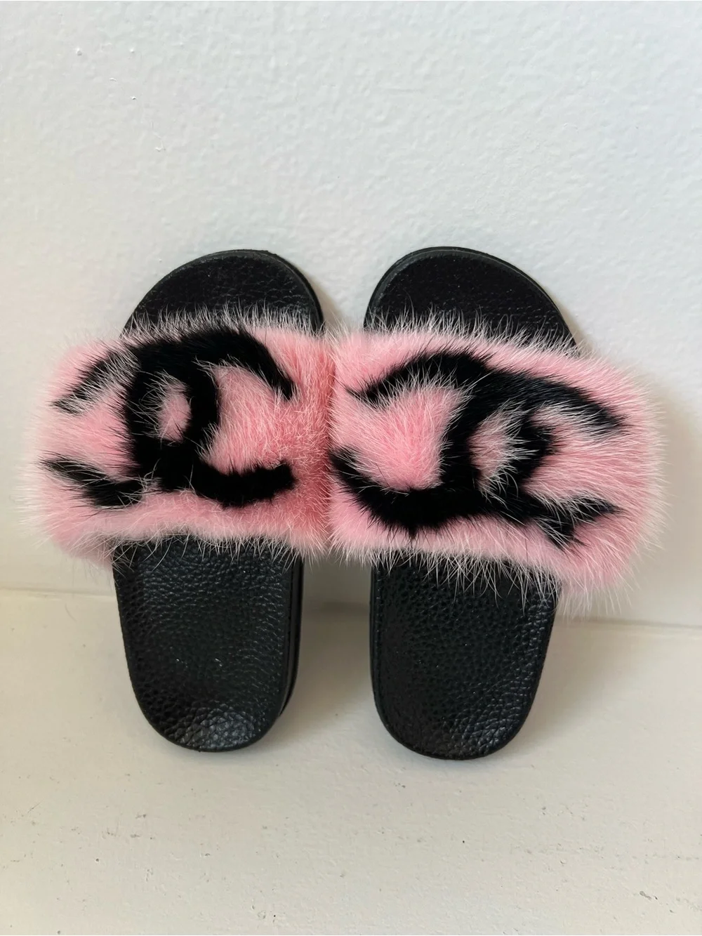 Boutique Pink & Black Faux Fur Slides – Girls Size 11